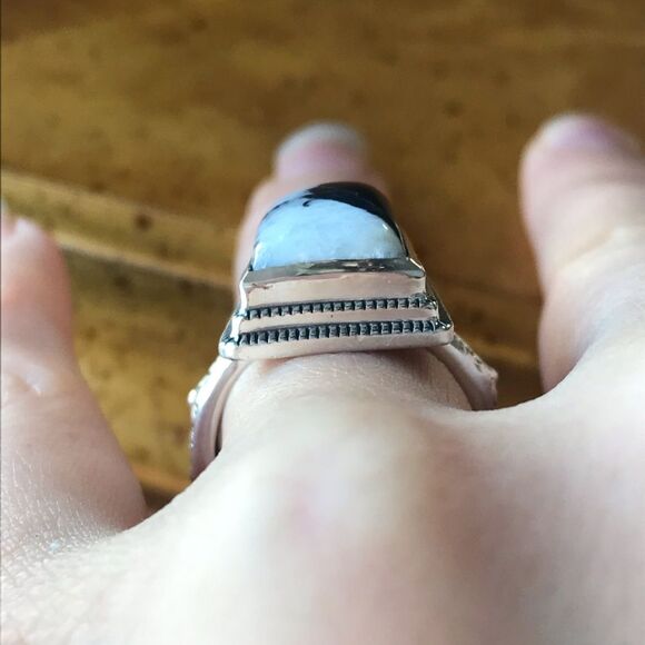 White Buffalo Sterling Silver Ring Size 7 - Picture 2 of 8